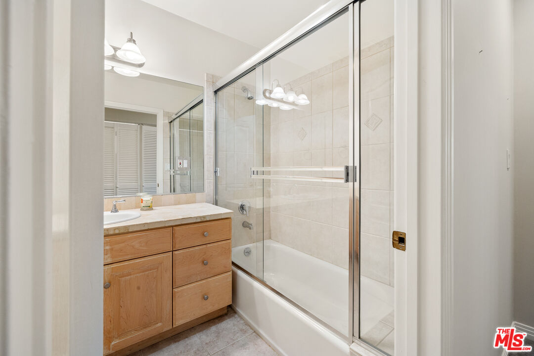 11760 Riverside Dr Unit: 2