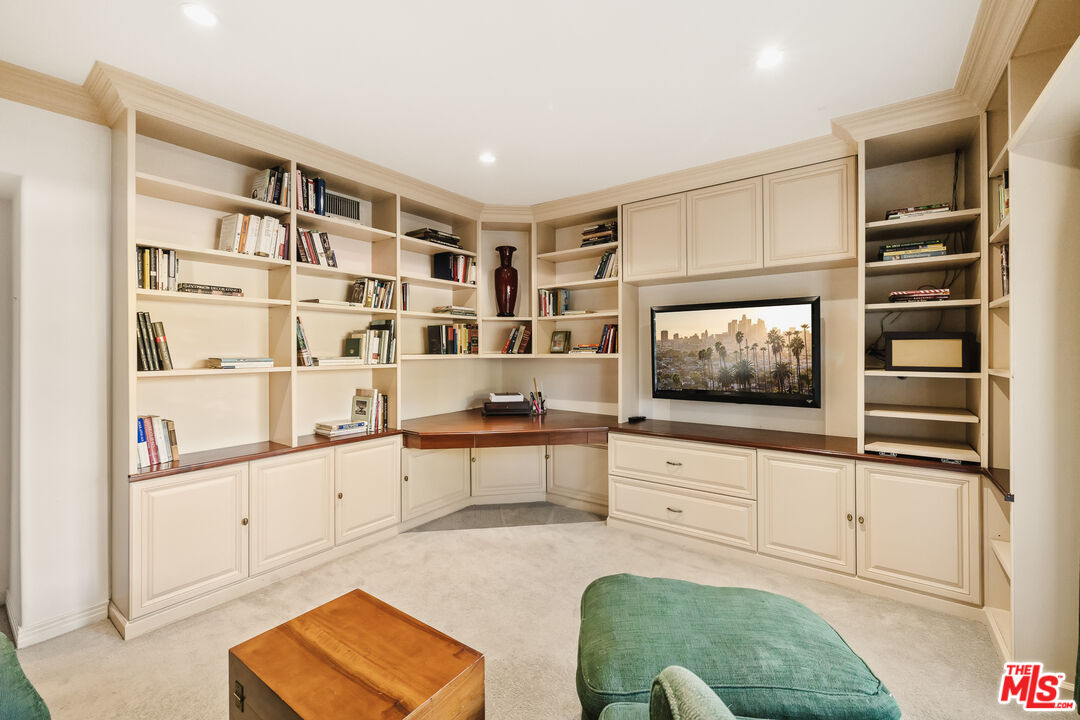 11760 Riverside Dr Unit: 2