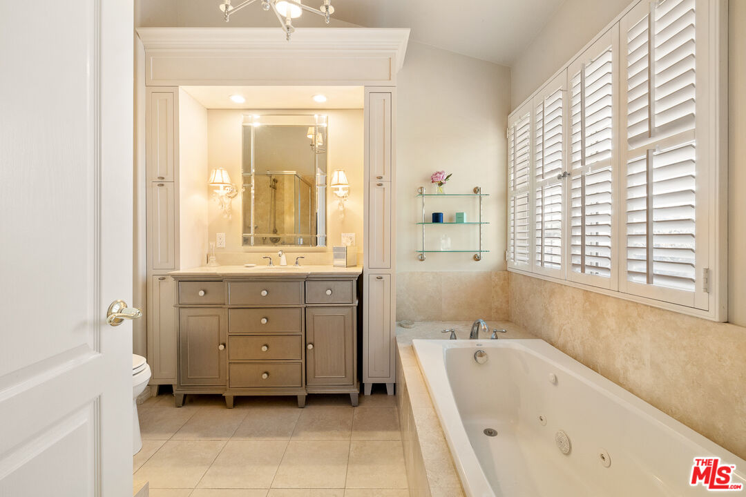 11760 Riverside Dr Unit: 2