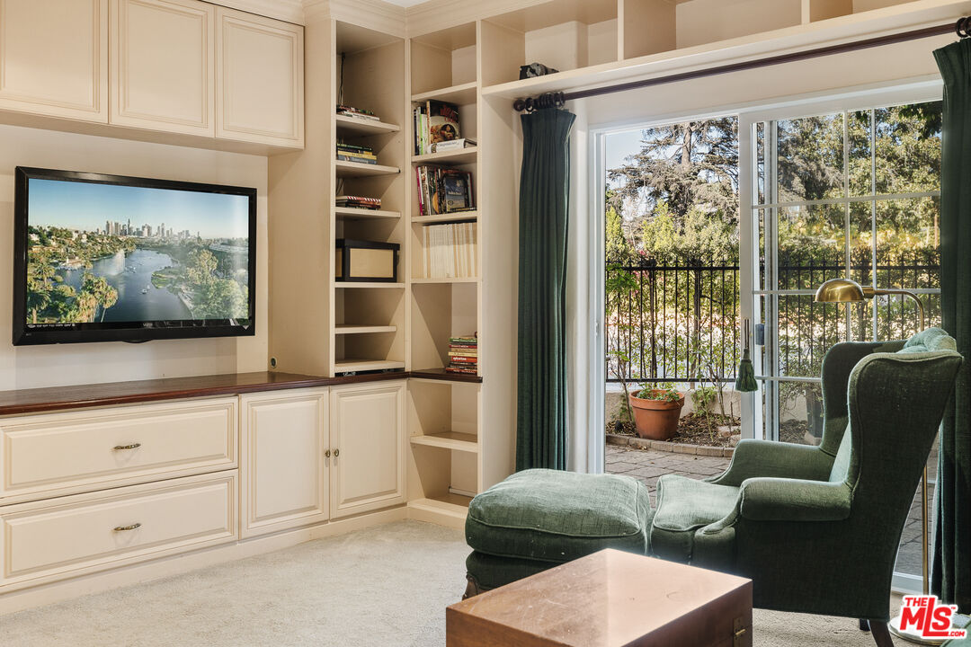 11760 Riverside Dr Unit: 2