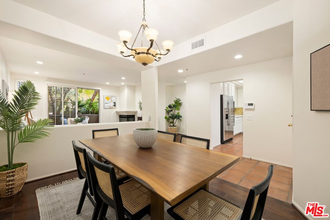 12633 Moorpark St Unit: 103