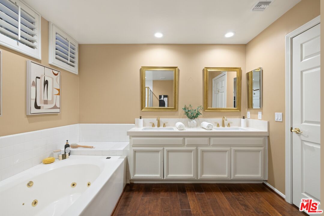 12633 Moorpark St Unit: 103