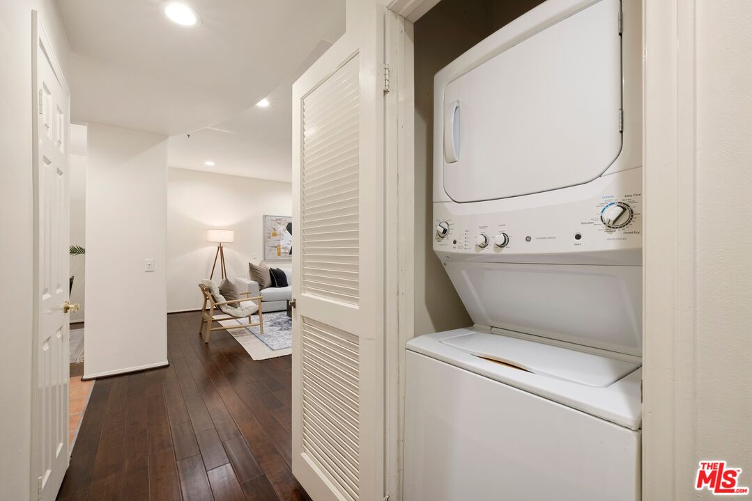 12633 Moorpark St Unit: 103