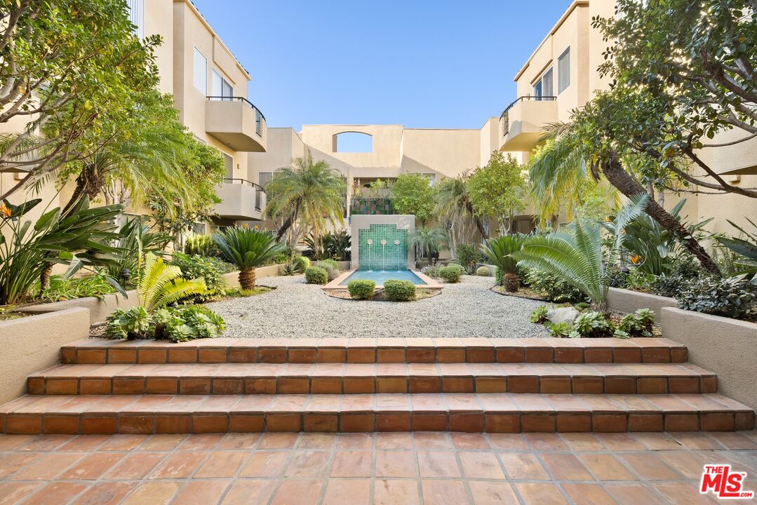 12633 Moorpark St Unit: 103