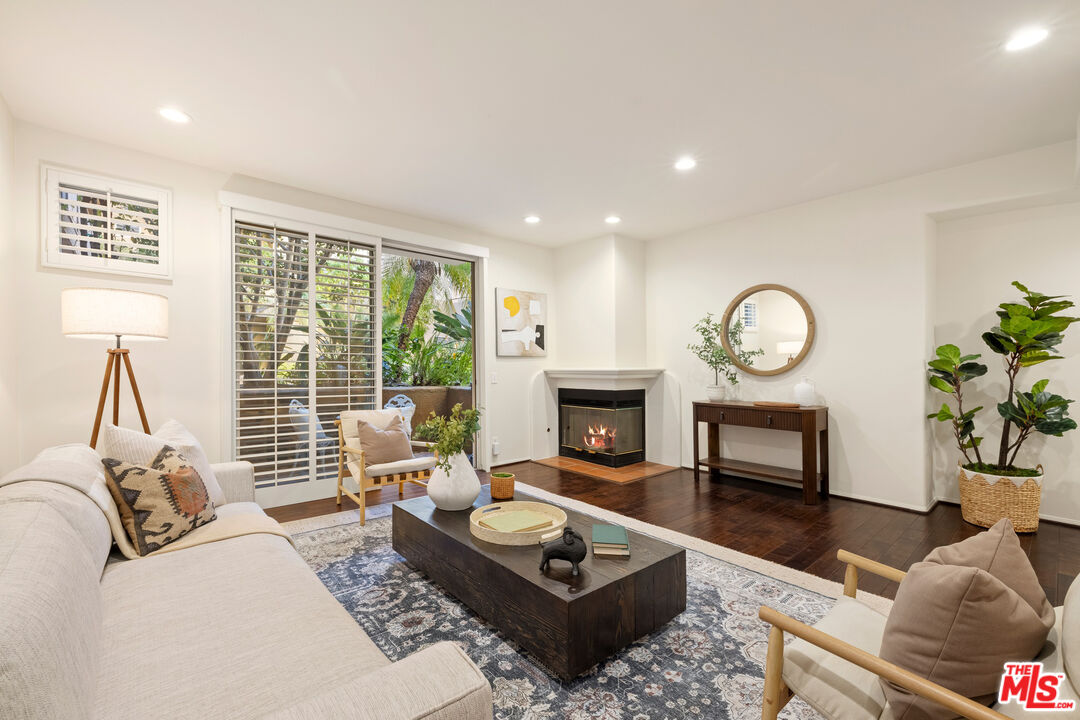 12633 Moorpark St Unit: 103