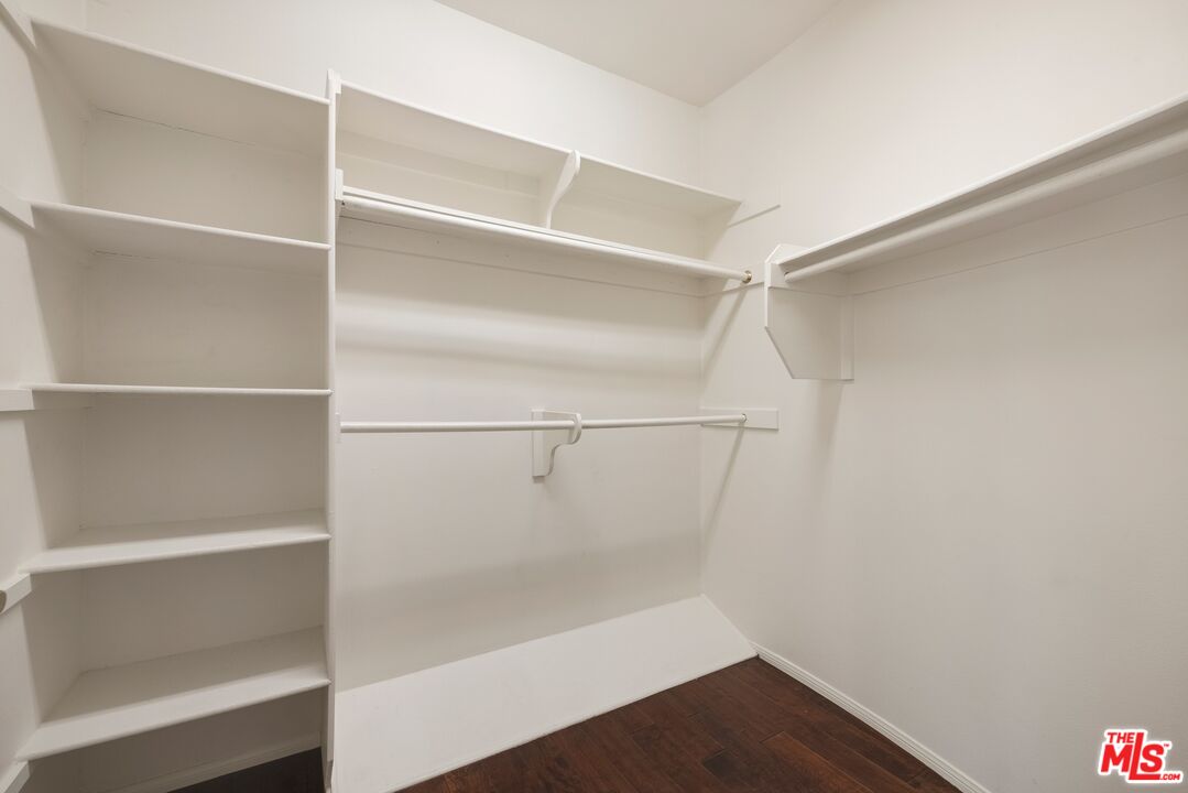 12633 Moorpark St Unit: 103