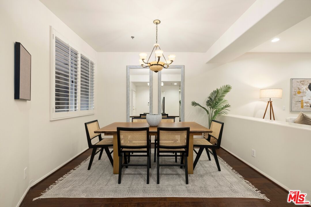 12633 Moorpark St Unit: 103
