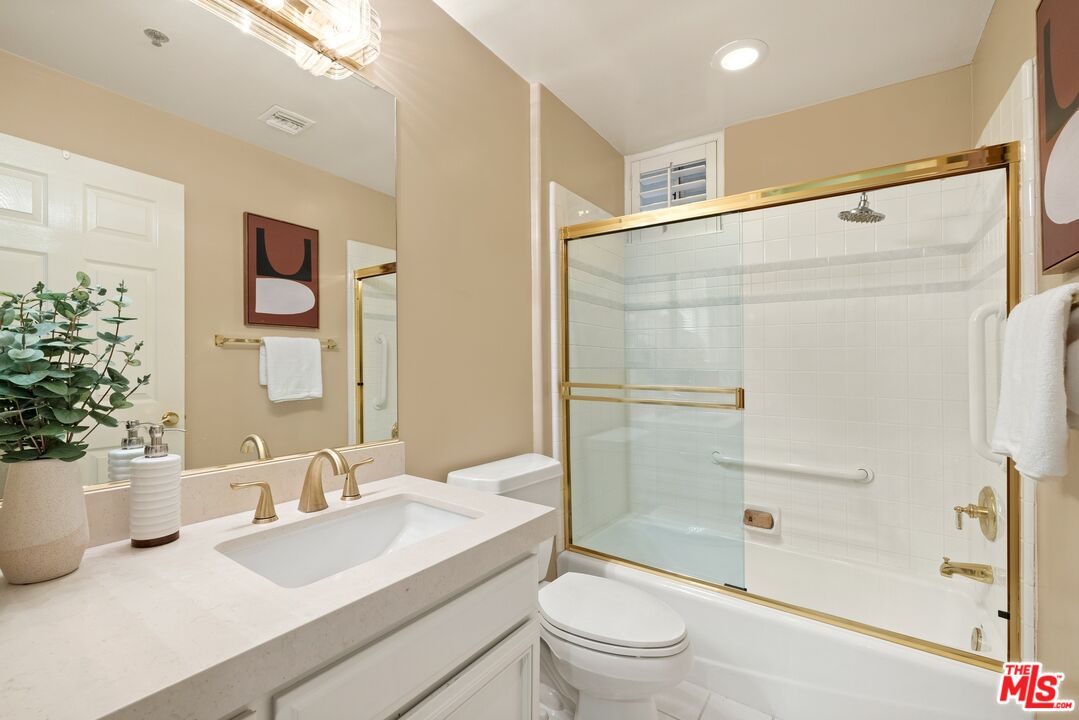 12633 Moorpark St Unit: 103
