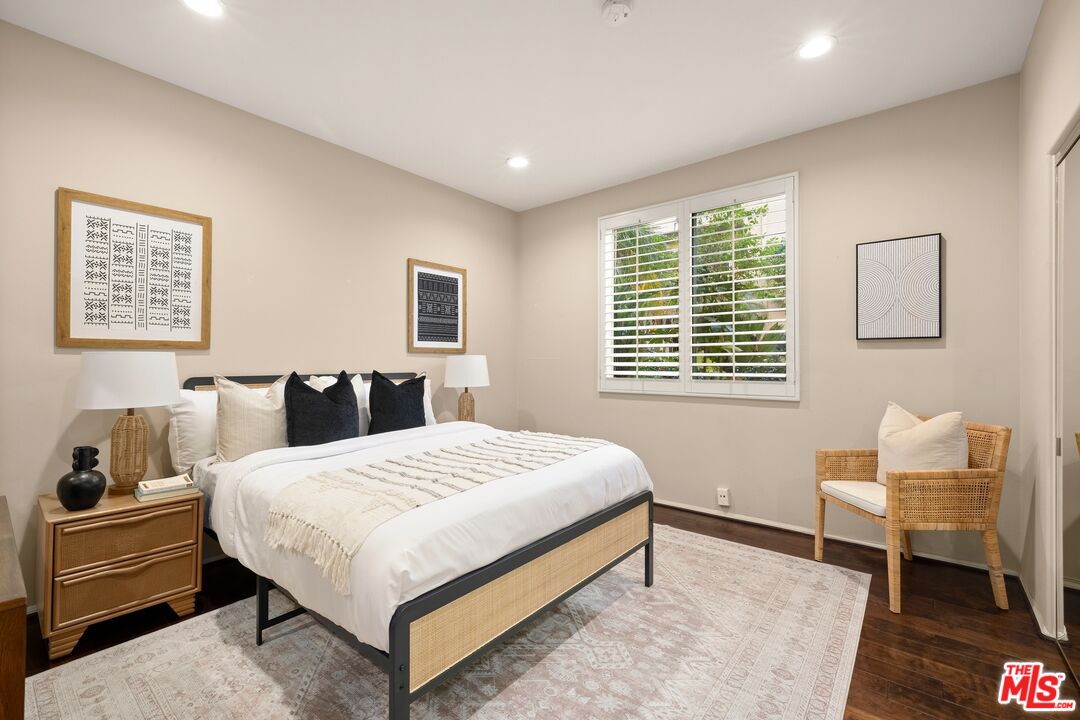 12633 Moorpark St Unit: 103