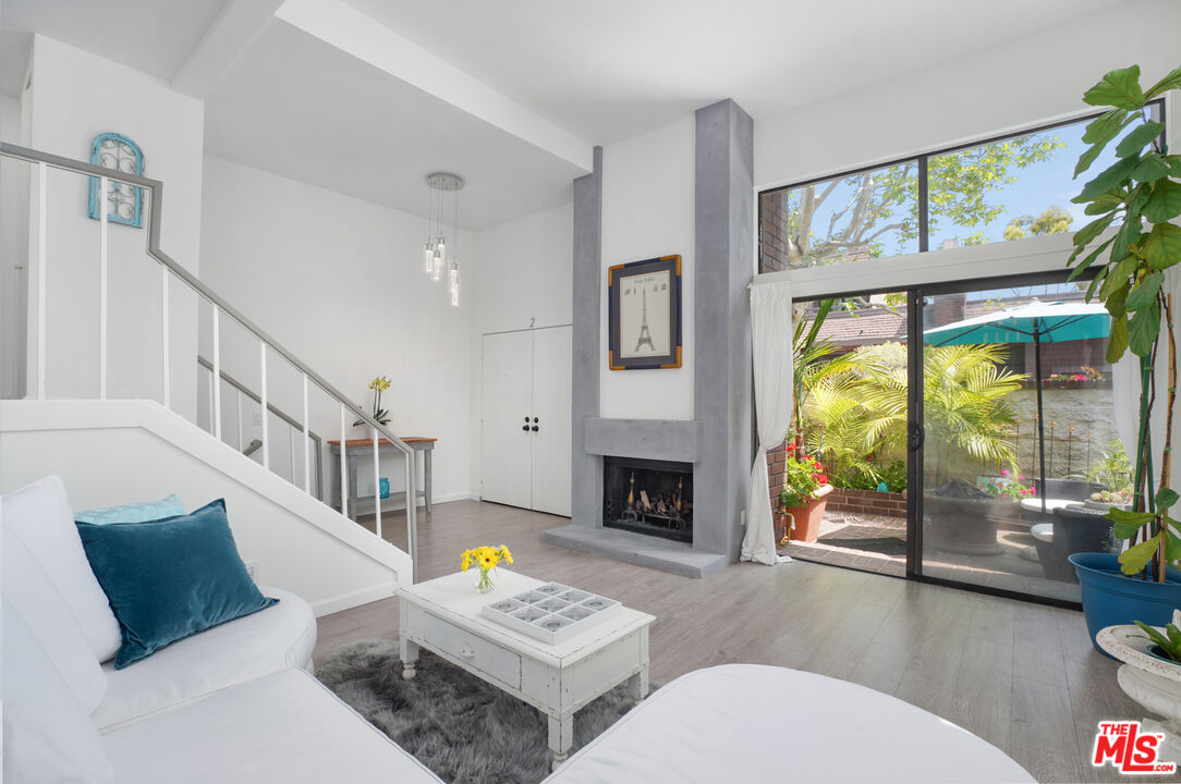 4527 Alla Rd Unit: 6