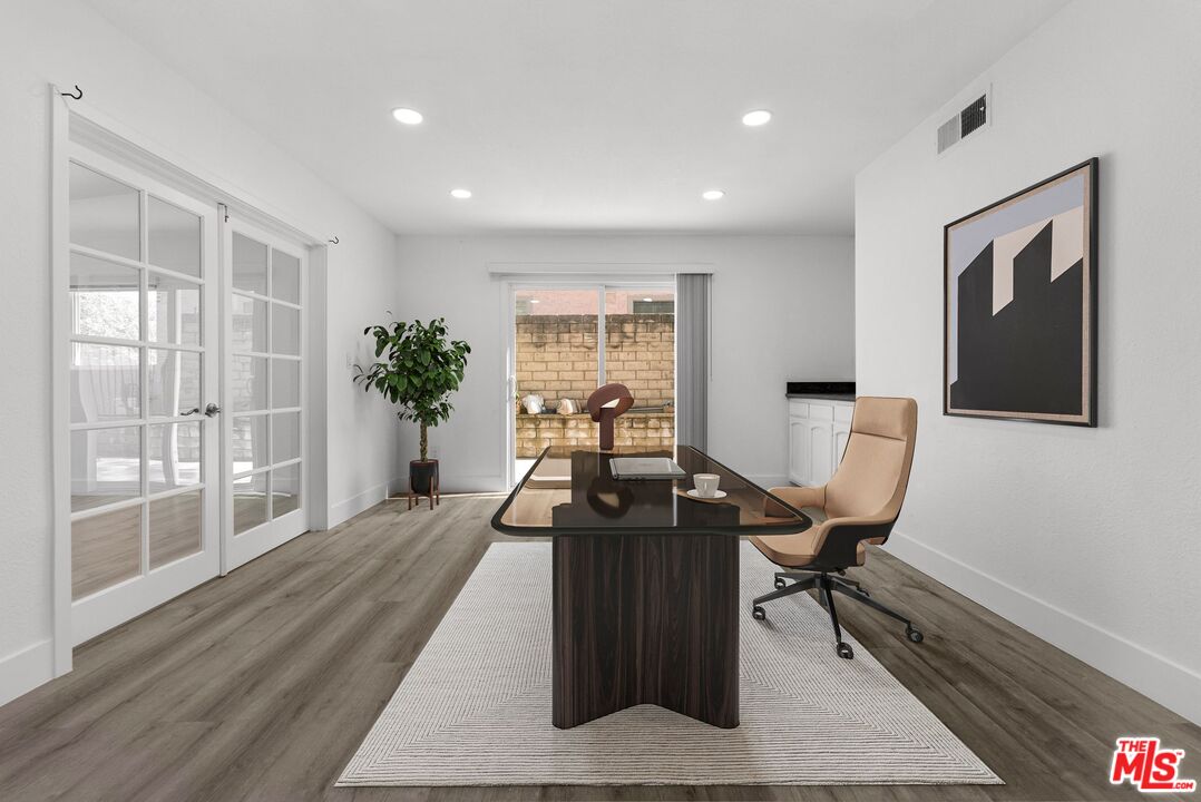 21717 Vintage St
