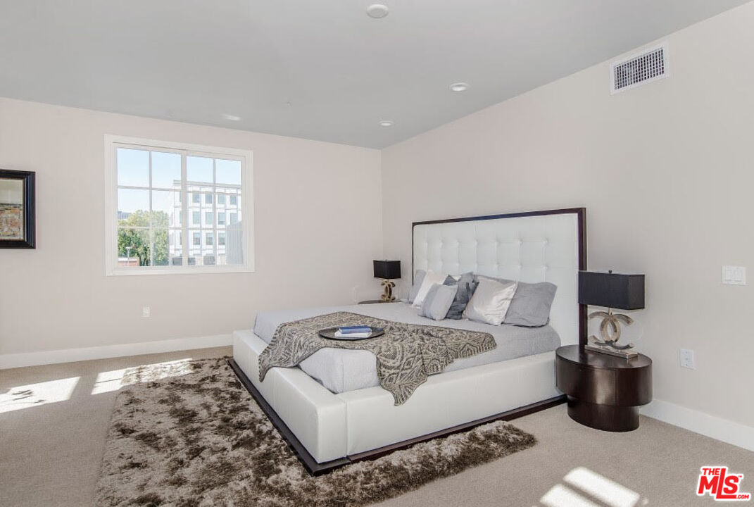 313 S Reeves Dr Unit: 201