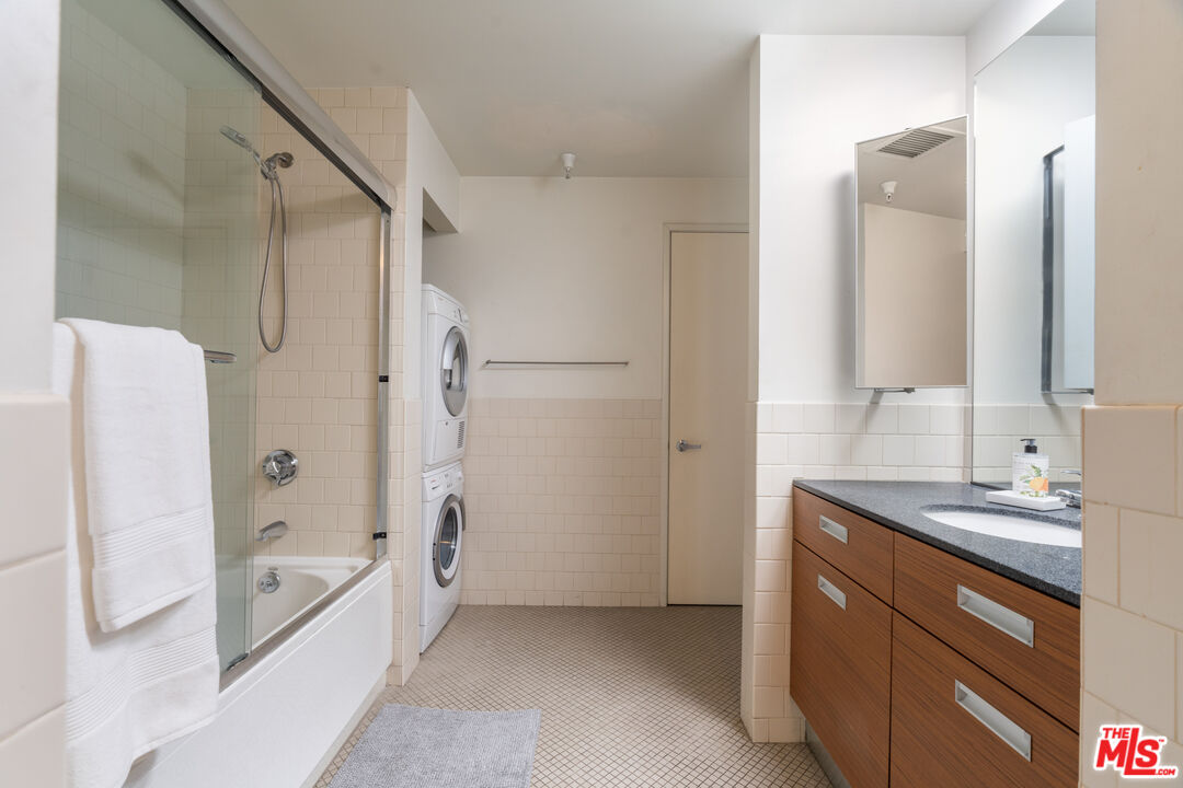 746 S Los Angeles St Unit: 805