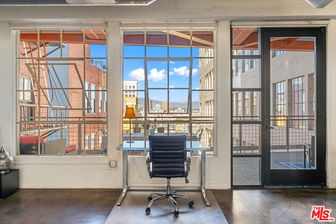 746 S Los Angeles St Unit: 805