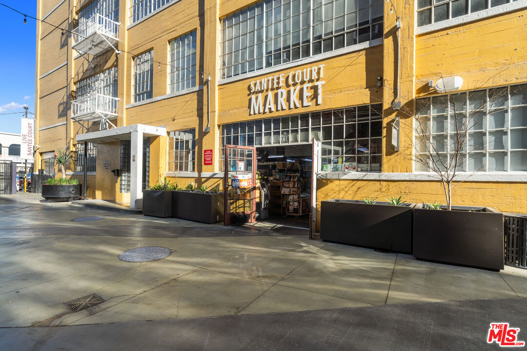 746 S Los Angeles St Unit: 805