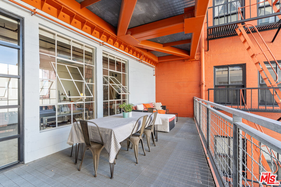 746 S Los Angeles St Unit: 805