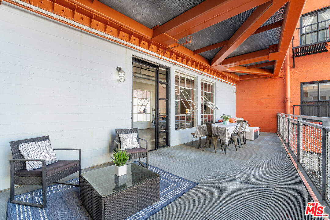 746 S Los Angeles St Unit: 805