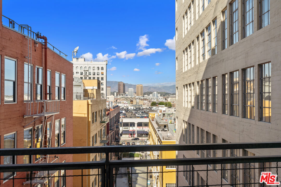 746 S Los Angeles St Unit: 805