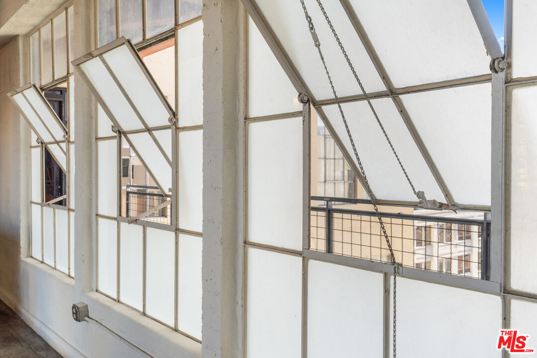 746 S Los Angeles St Unit: 805