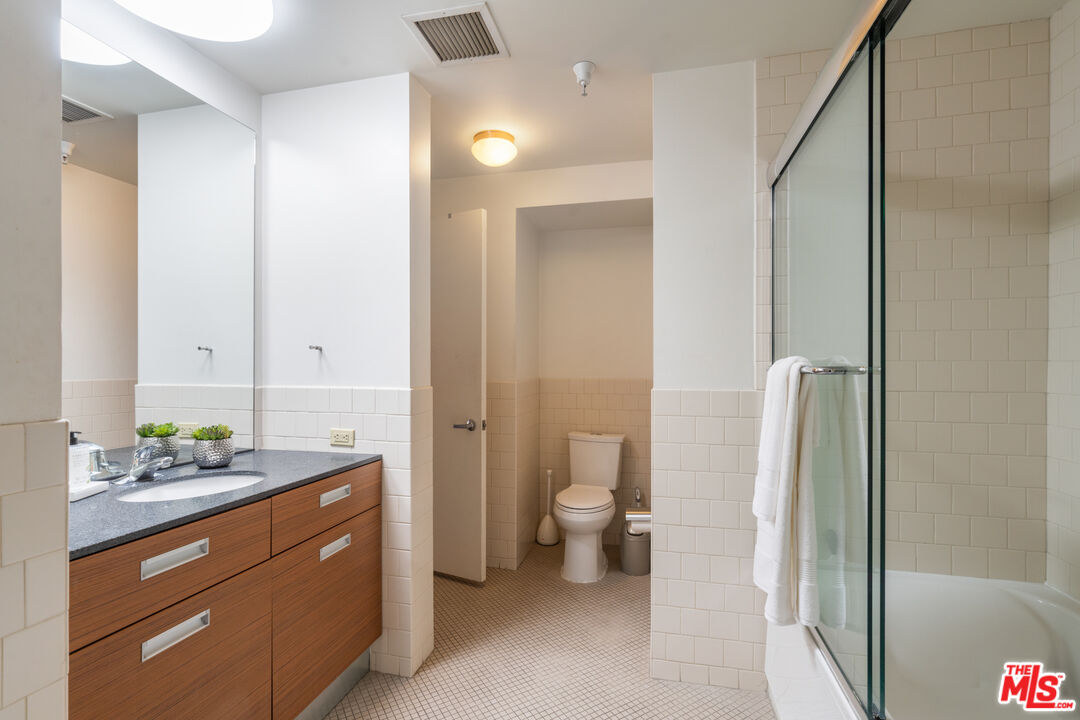 746 S Los Angeles St Unit: 805