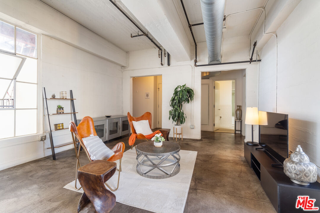746 S Los Angeles St Unit: 805
