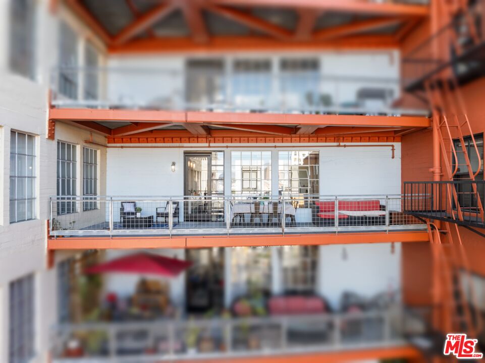 746 S Los Angeles St Unit: 805
