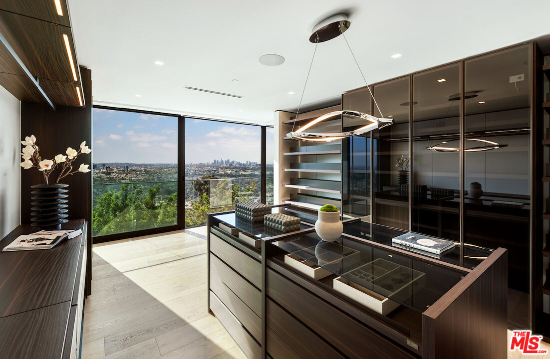 8116 Laurel View Dr