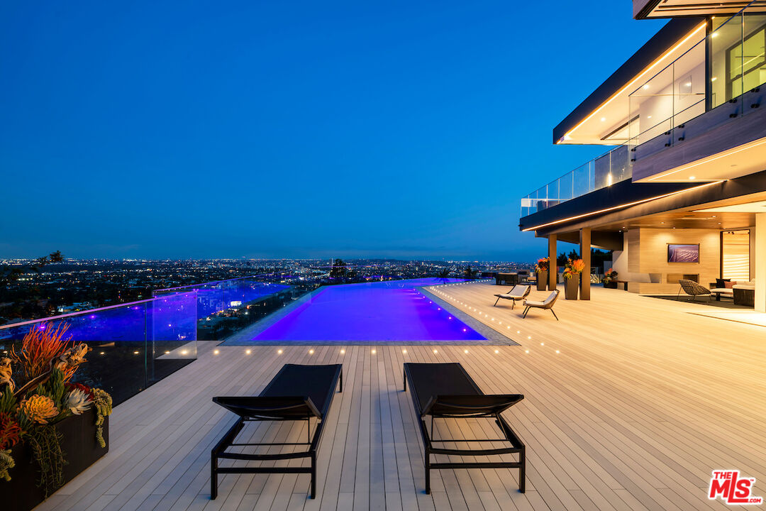 8116 Laurel View Dr