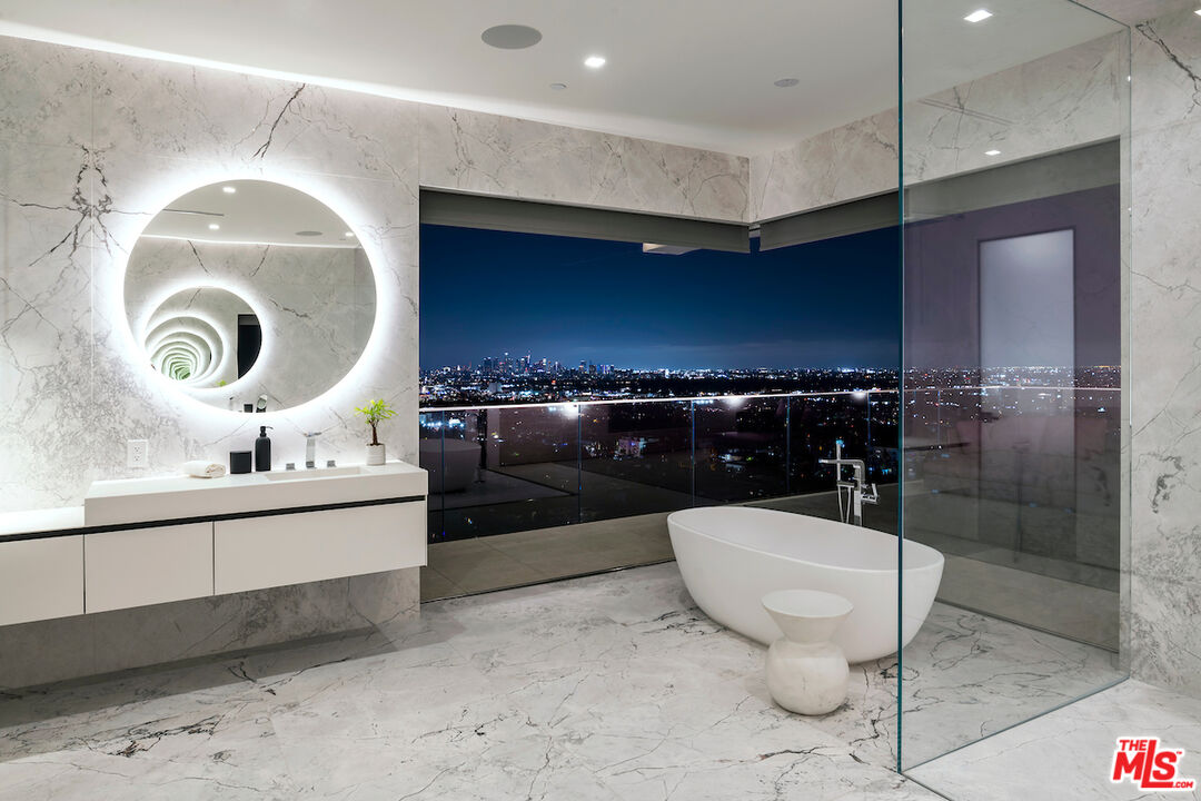 8116 Laurel View Dr