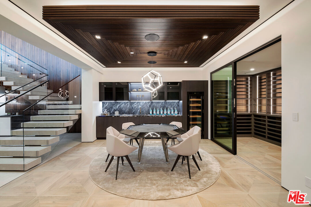 8116 Laurel View Dr