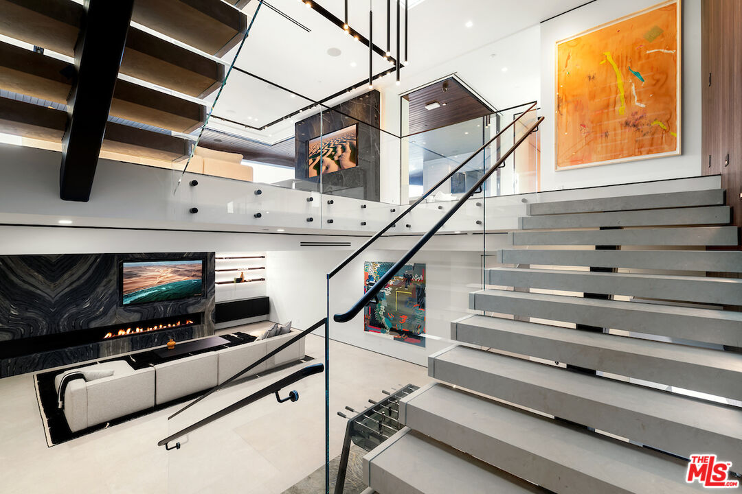 8116 Laurel View Dr