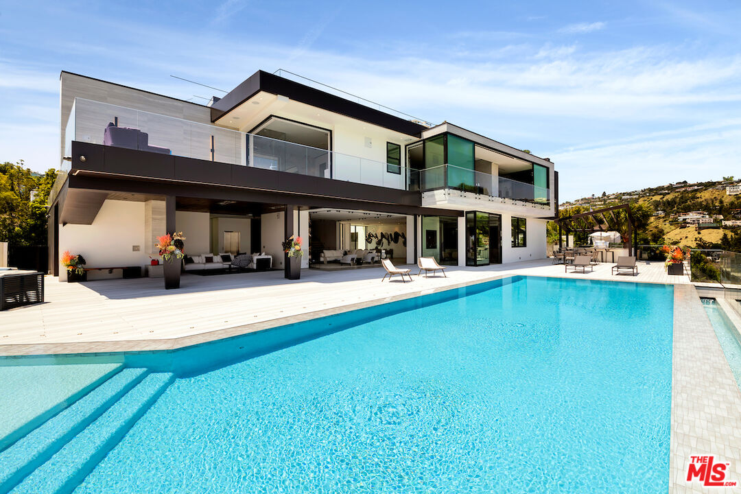 8116 Laurel View Dr