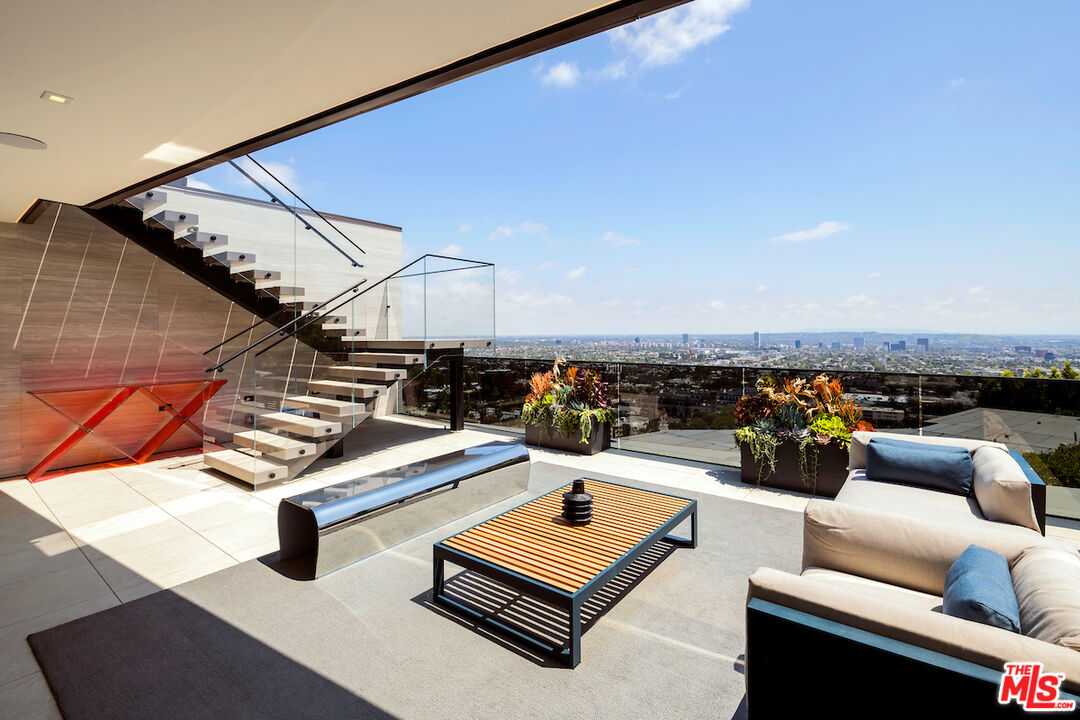 8116 Laurel View Dr
