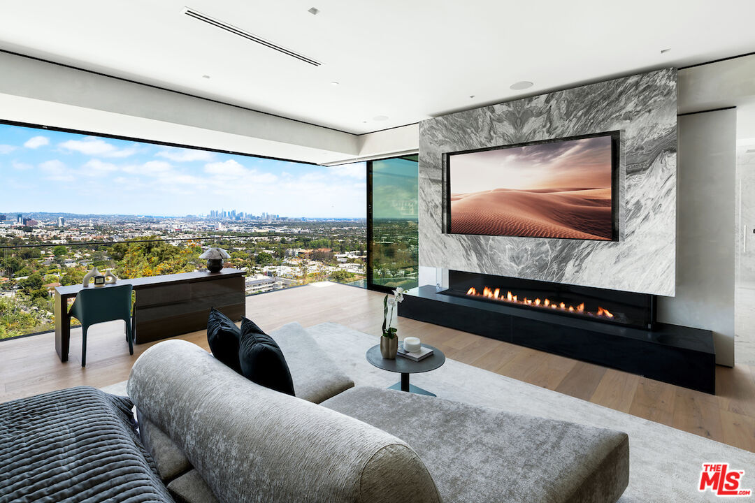 8116 Laurel View Dr