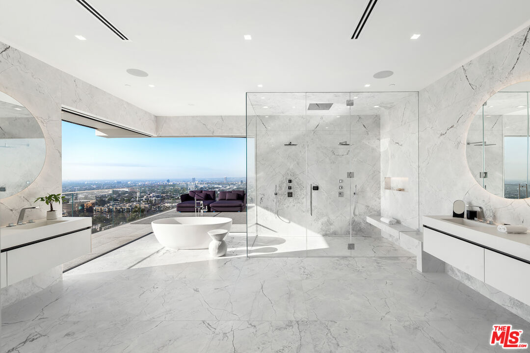 8116 Laurel View Dr