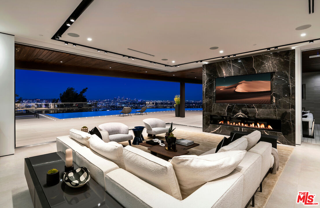 8116 Laurel View Dr