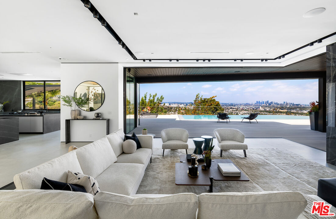 8116 Laurel View Dr