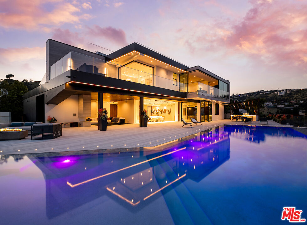 8116 Laurel View Dr