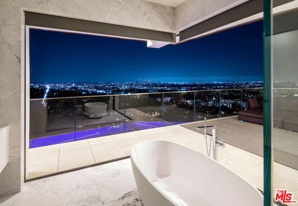 8116 Laurel View Dr