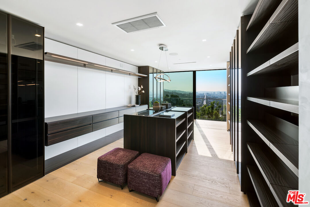 8116 Laurel View Dr