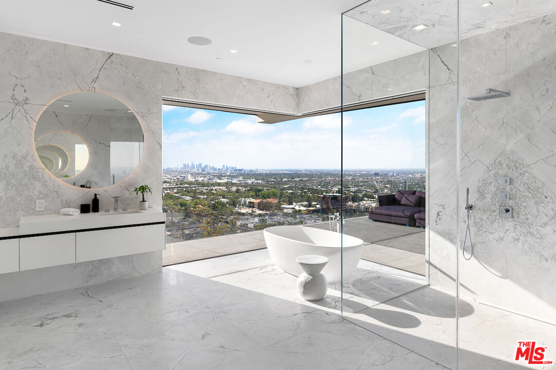 8116 Laurel View Dr