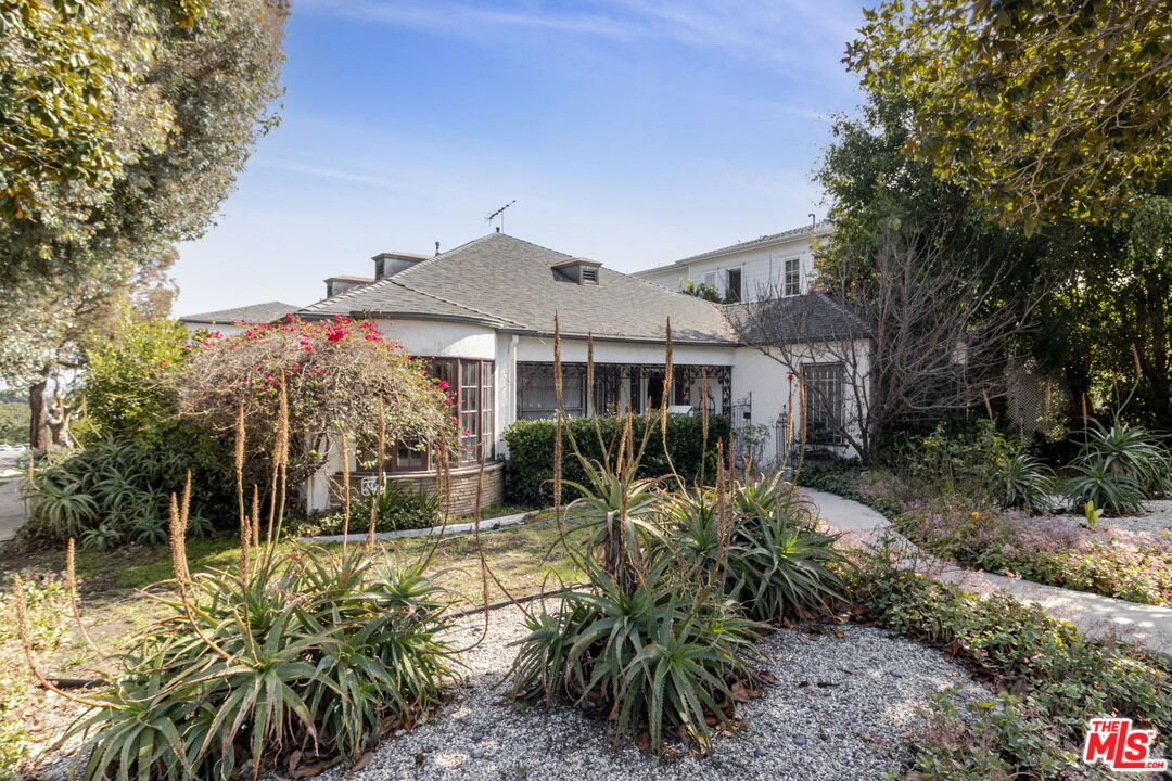 2302 Bagley Ave
