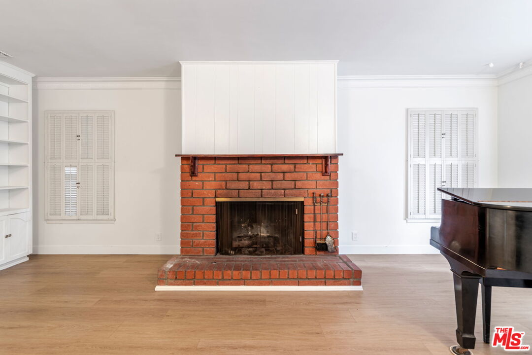 2302 Bagley Ave