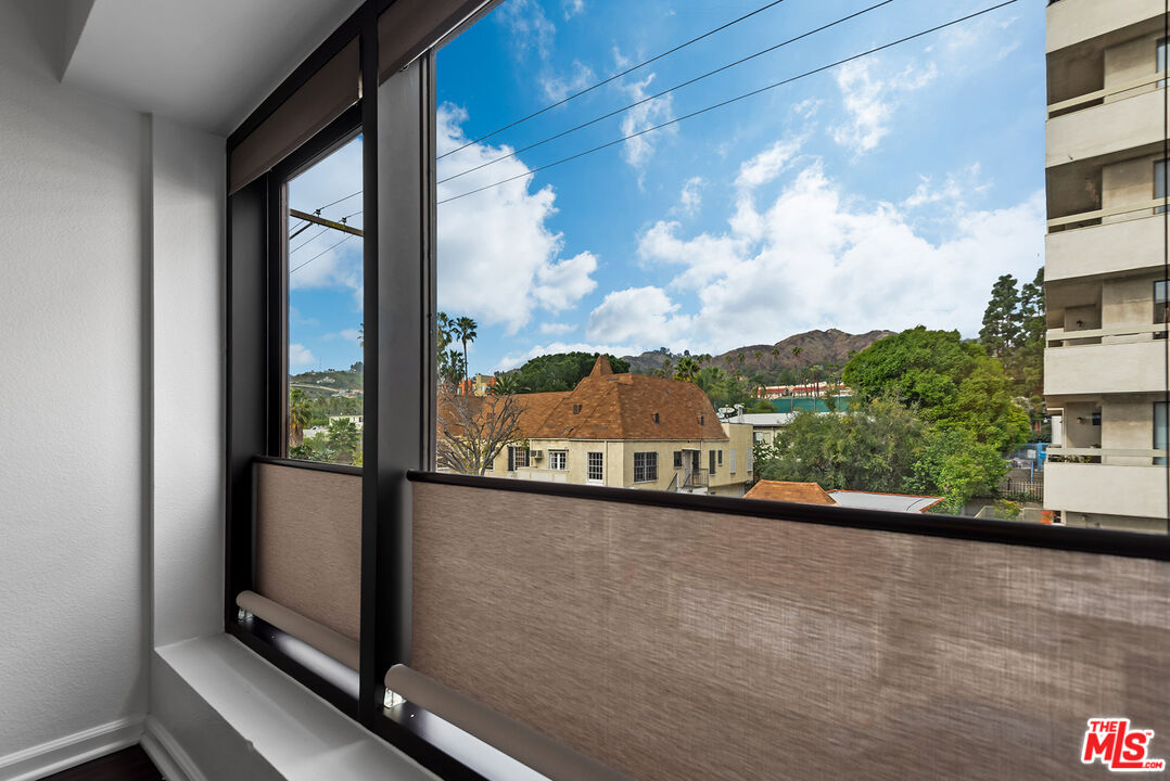 7320 Hawthorn Ave Unit: 300