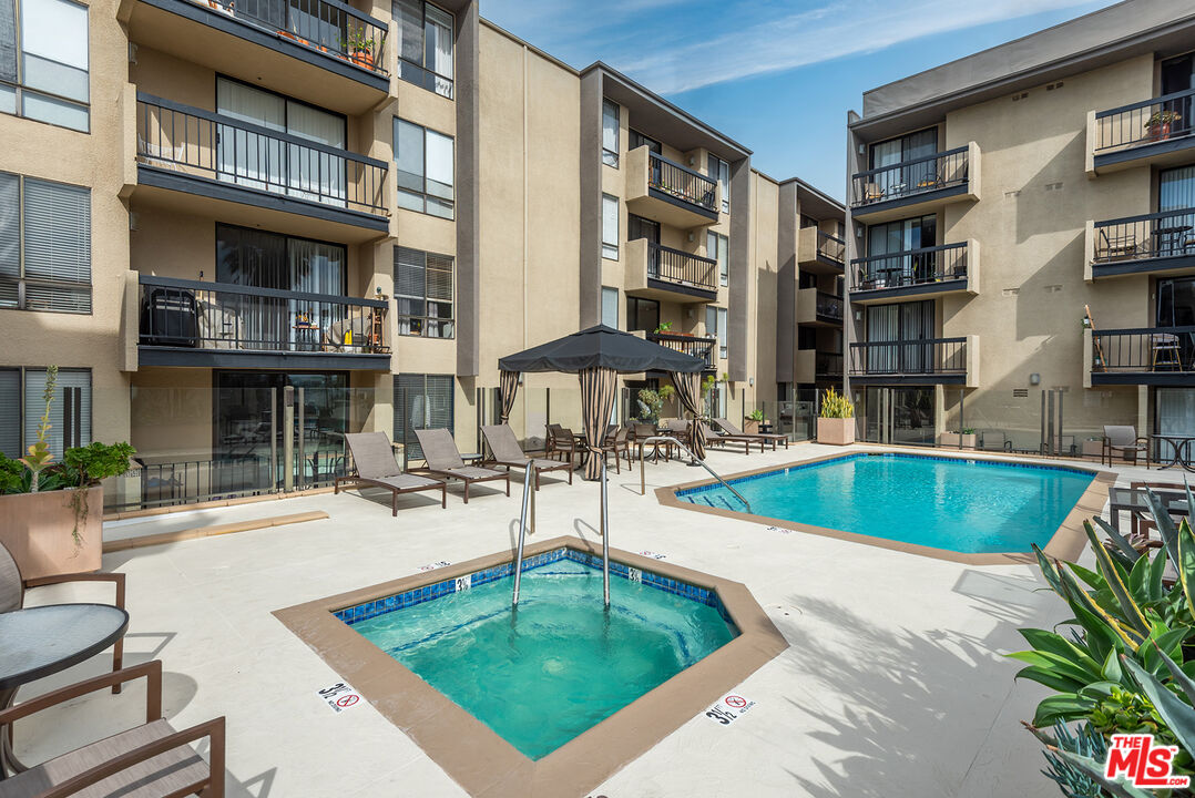 7320 Hawthorn Ave Unit: 300