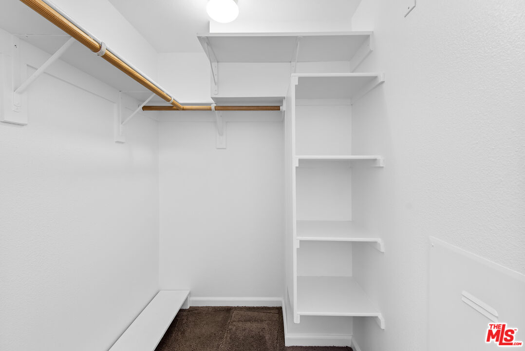 7320 Hawthorn Ave Unit: 300