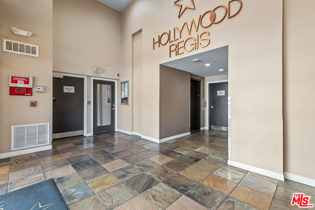 7320 Hawthorn Ave Unit: 300