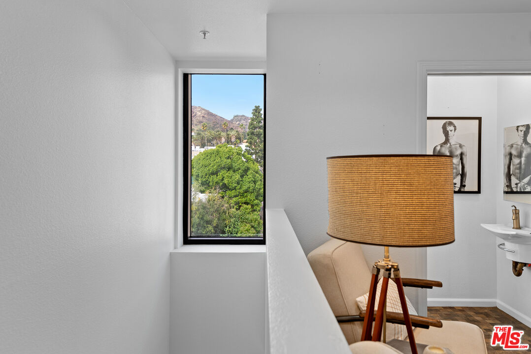7320 Hawthorn Ave Unit: 300