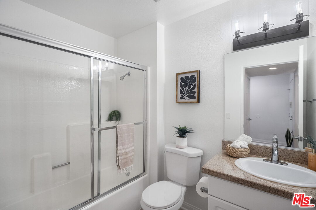 21550 Burbank Blvd Unit: 207