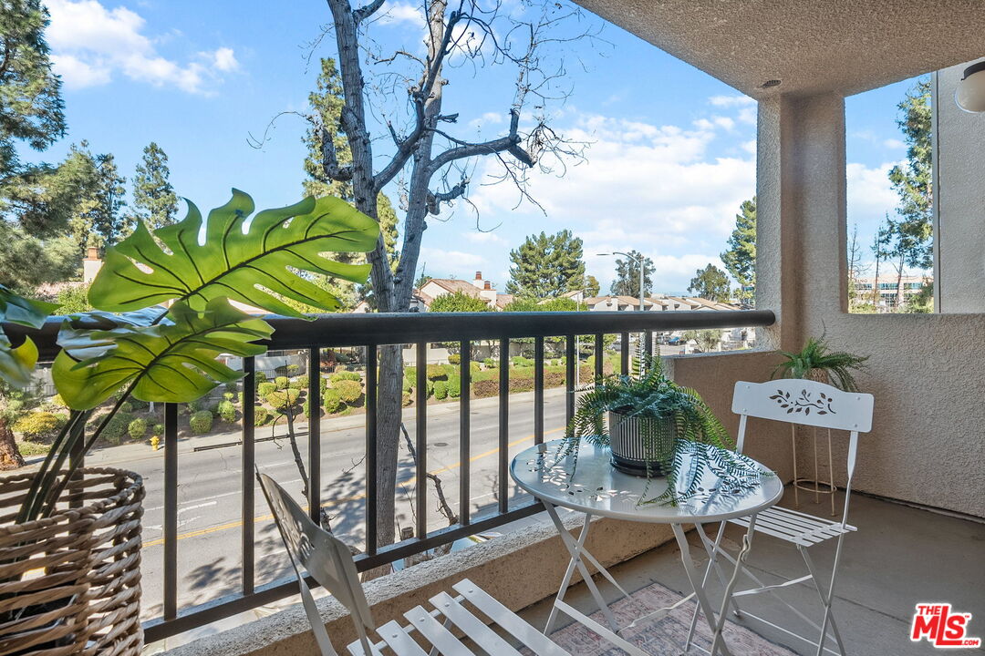21550 Burbank Blvd Unit: 207